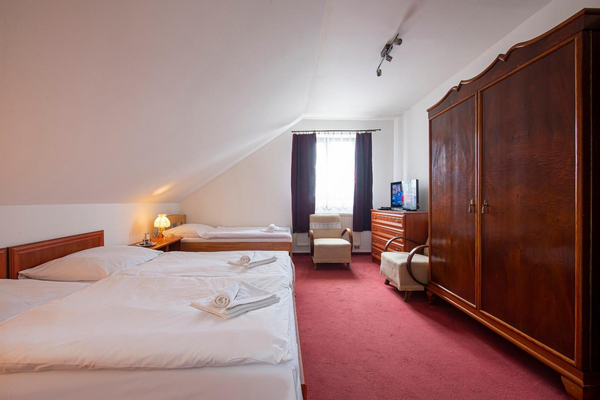 Penzion A Restauracia Lavender Motel Poprad Exterior photo
