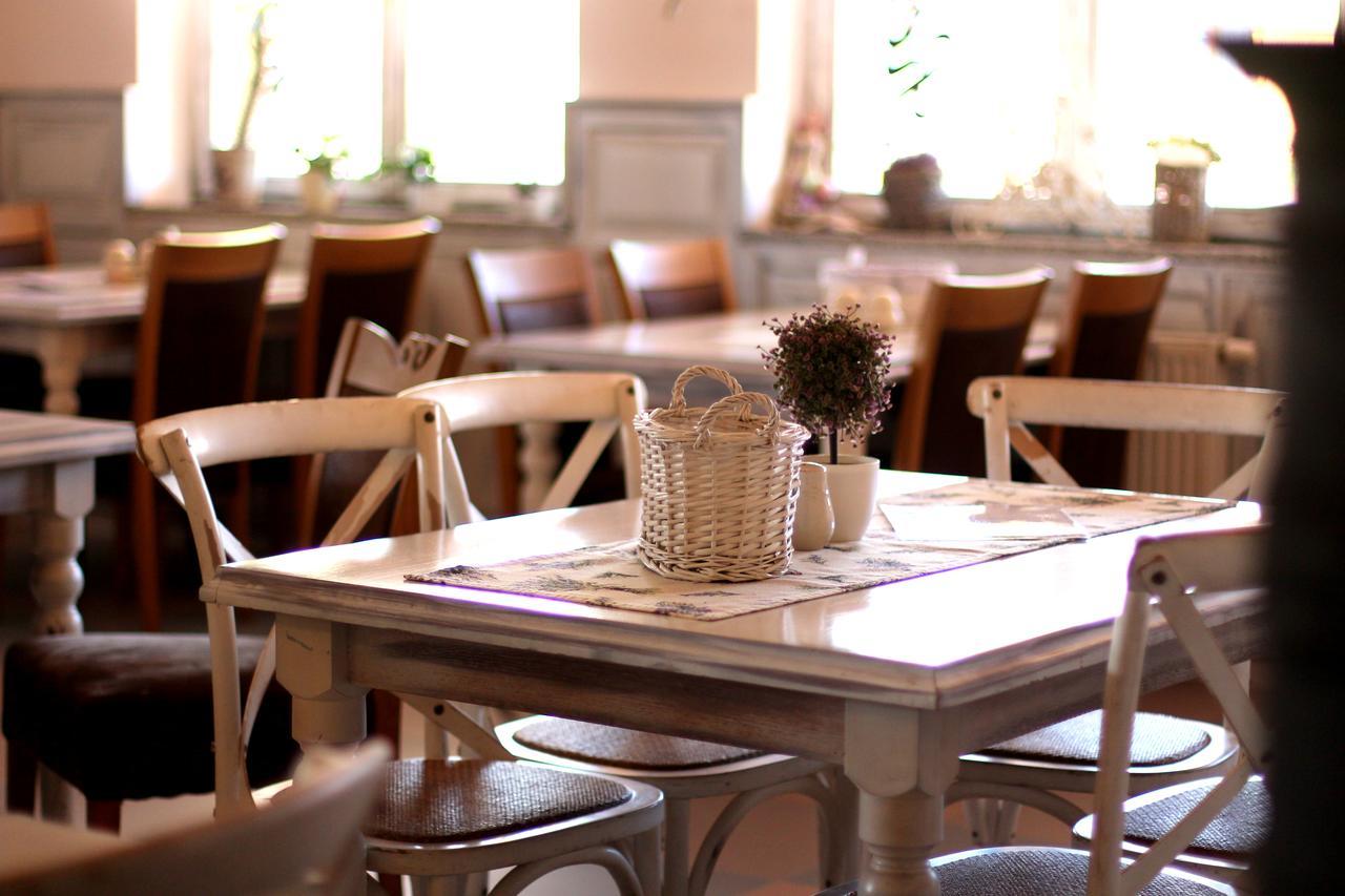 Penzion A Restauracia Lavender Motel Poprad Exterior photo
